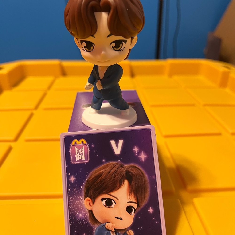 McDonalds TinyTam BTS Toy and Card V